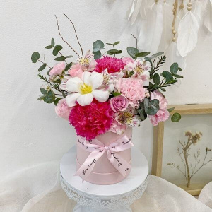 Pretty In Pink Affection Bloom Box (Petite)