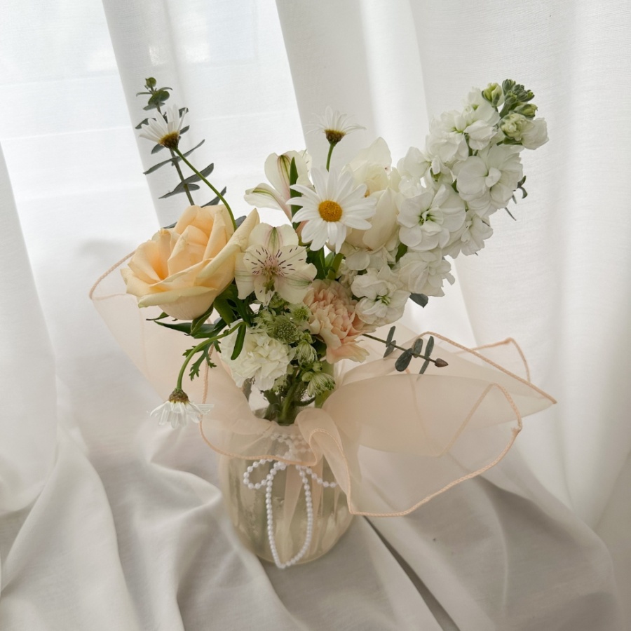 Blossom Jar (Ivory)