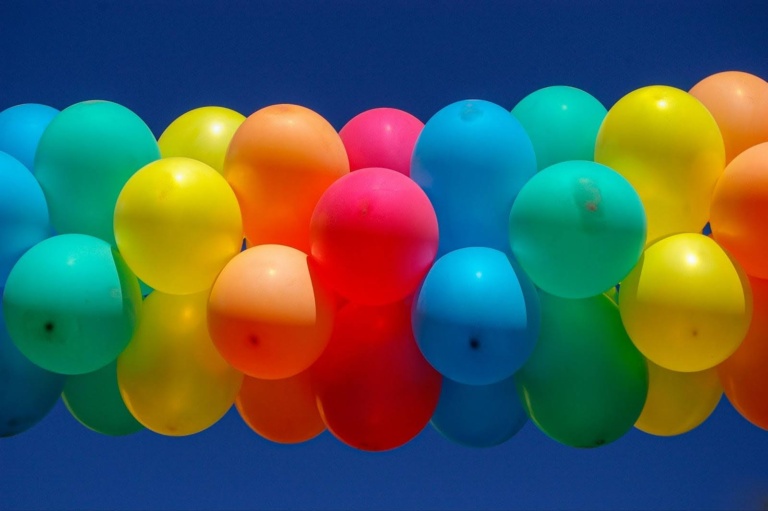 A Guide To How Many Balloons You Need For A Balloon Garland