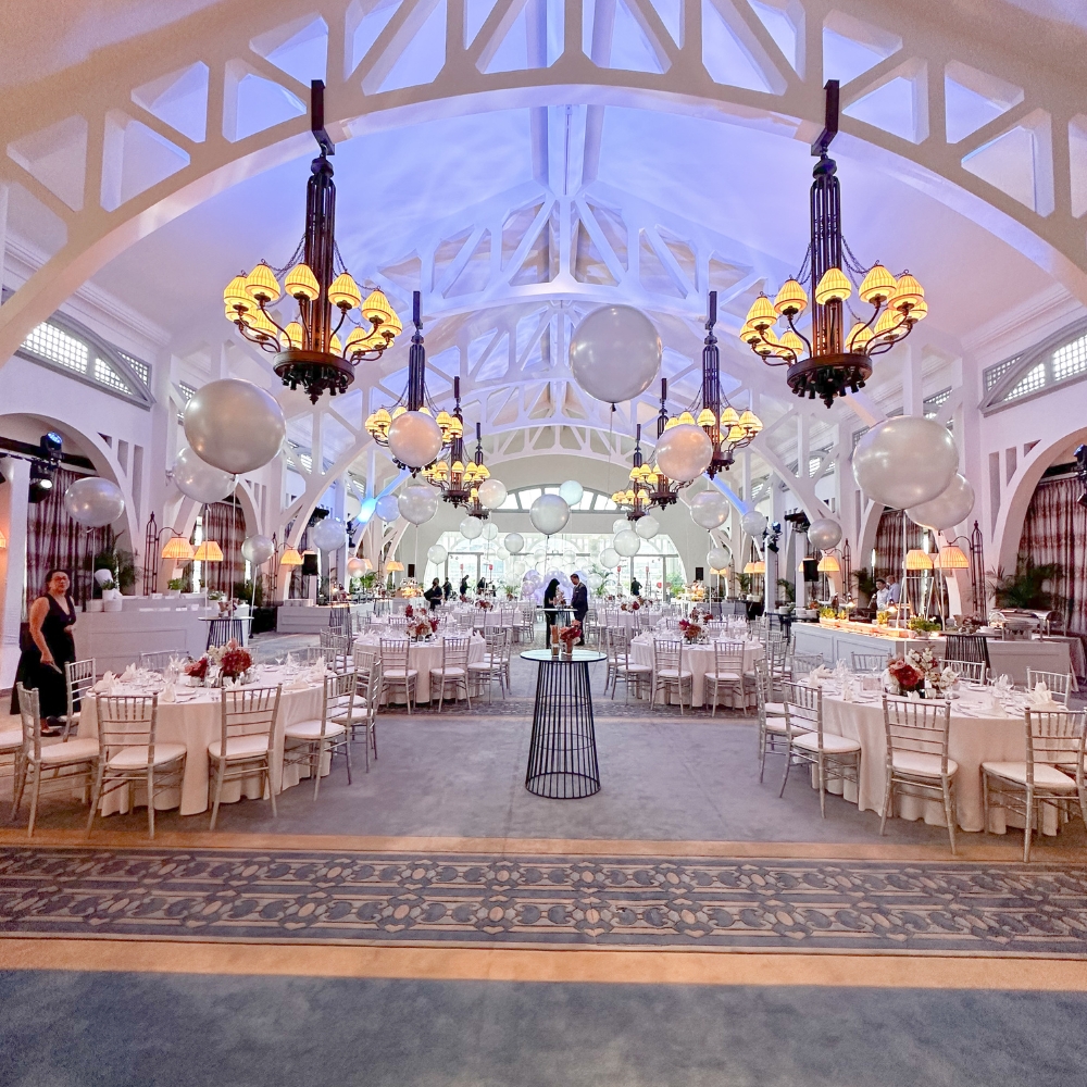 3ft helium balloon decoration in a hotel ball room