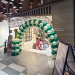 Standard balloon arch in green and white